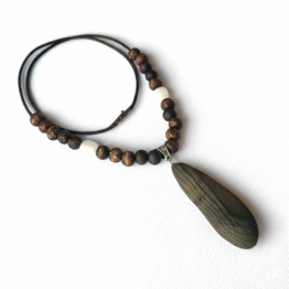 Kaelaehe GALATEIA – ajupuit, kvarts, puitpärl